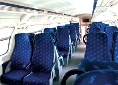 Bari. Cresce la metropolitana regionale pugliese, presentate le novità dell’orario ferroviario e il nuovo treno “Vivalto”