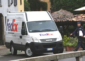 Milano e Torino sperimentano i veicoli ibridi FedEx: 7,5 tonnellate di Co2 in meno
