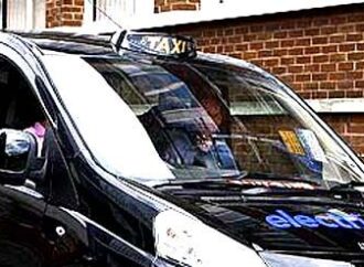 Londra. Taxi elettrici grazie L'alleanza fra Renault-Nissan e Greentomatocars