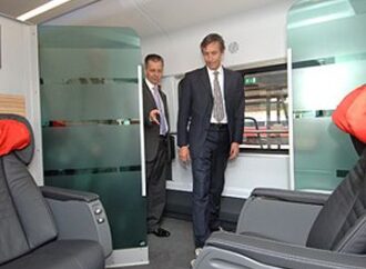 Bolzano. Widmann ispeziona il nuovo treno delle ferrovie austriache: ipotesi per i collegamenti internazionali