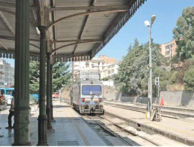 Catanzaro. Partito il primo locomotore delle Ferrovie della Calabria sui binari Rfi