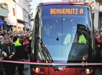 Venezia. Primo giro di prova, ieri, per il debutto del tram