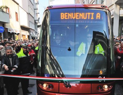 Venezia. Primo giro di prova, ieri, per il debutto del tram