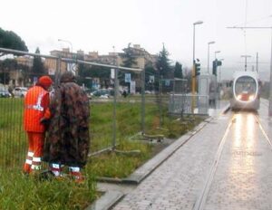 Firenze. Tramvia: ieri via le prime transenne, domenica in occasione delL'inaugurazione sciopero dei Cobas