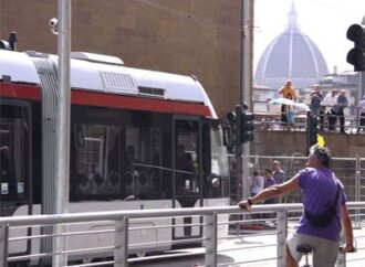 Firenze. Fiorentini e tranvia, perché, quando e quanto la usano:  al via indagine della Regione, con Comuni Firenze e Scandicci