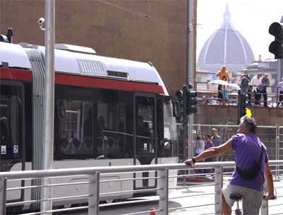 Firenze. Fiorentini e tranvia, perché, quando e quanto la usano:  al via indagine della Regione, con Comuni Firenze e Scandicci