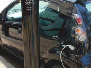 Milano. Car sharing elettrico: da dicembre le prime postazioni