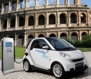 Roma. Veicoli elettrici, a breve 100 colonnine di ricarica