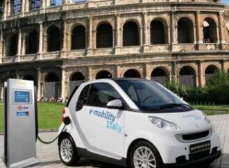 Roma. Veicoli elettrici, a breve 100 colonnine di ricarica
