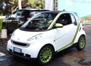 Roma. Consegnate ufficialmente le prime smart electric drive ai clienti romani