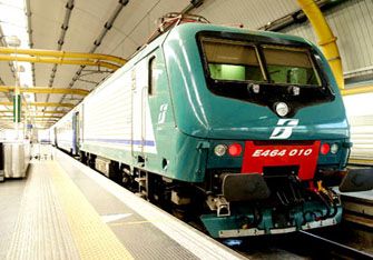 Napoli. Manovra e Federconsumatori “I treni diventatano carri bestiame”