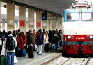Venezia. Treni e pendolari in Veneto: una giornata di ordinario sovraffollamento