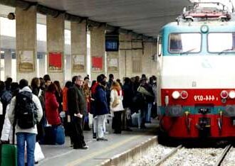 Venezia. Treni e pendolari in Veneto: una giornata di ordinario sovraffollamento