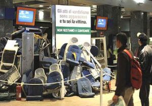 Milano. Regione e Trenord contro i vandali dei treni