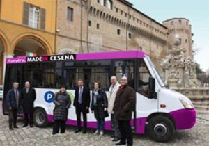 Cesena. Otto nuovi bus fucsia sulle strade di Cesena