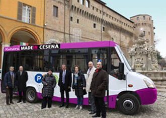 Cesena. Otto nuovi bus fucsia sulle strade di Cesena