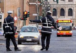 Roma. Targhe alterne oggi e domani: stop veicoli inquinanti, potenziati bus e metro