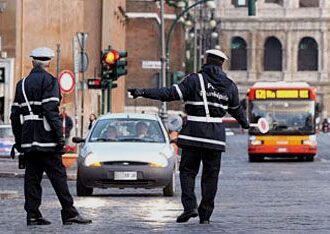 Roma. Targhe alterne oggi e domani: stop veicoli inquinanti, potenziati bus e metro