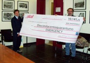 Firenze. Ataf per Emergency: consegnato assegno da 10mila euro