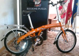 Bari. Progetto Cicloattivi: Minervini consegna le prime 120 bici agli universitari