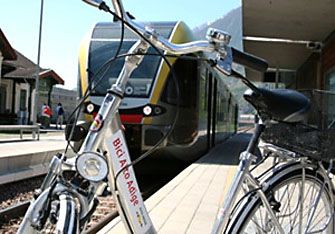 Bolzano. Bici e treno: riparte il servizio shuttle per biciclette in Val Venosta