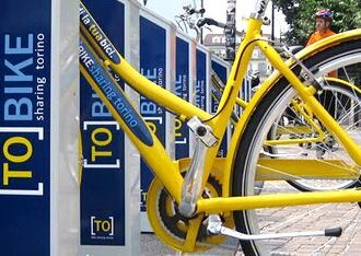 Torino. Il bike sharing diventa metropoli-tano: alleanza Tobike con Biciincomune