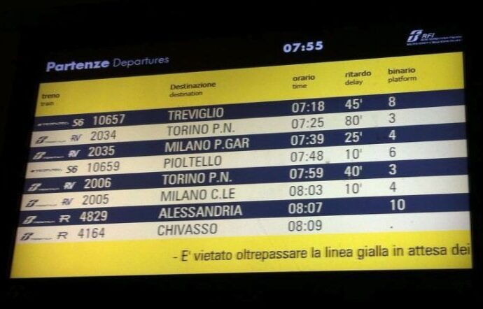 Mobilità: “canto dei pendolari” contro Trenord