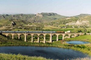 Sicilia, saltano 105 treni su 500