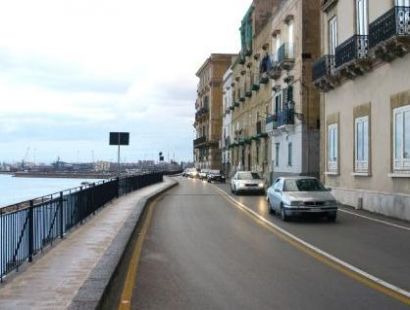 Taranto chi paga usa le corsie gialle