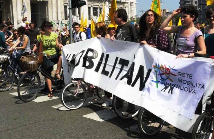 Migliaia di persone in strada per una nuova mobilità