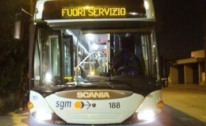 Lecce, gli utenti dicono no al caro abbonamenti