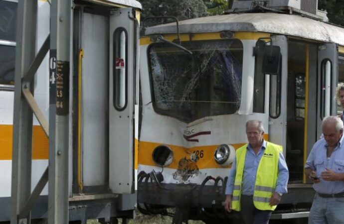 Scontro tra due treni Atac, panico e diversi feriti