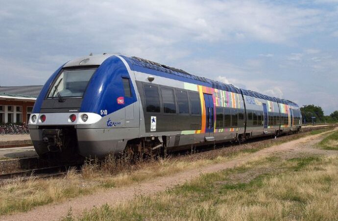 Parte la sperimentazione di autobus elettrici a ricarica wireless