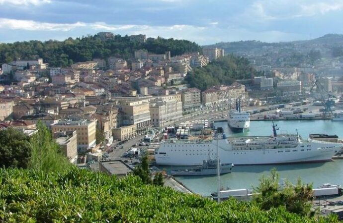 Ancona, infuria il dibattito sul Tpl