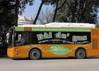 Mhybus: è made in Italy il primo autobus a idrogeno e metano