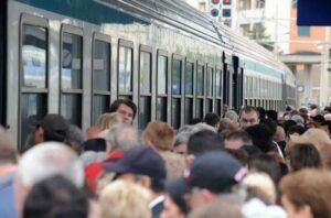 Zaia a Trenitalia: «Carri bestiame» L’ad Soprano: «Colpa vostra»