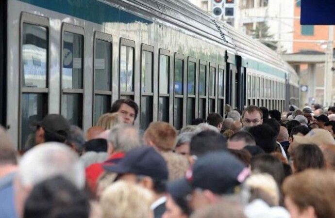 Zaia a Trenitalia: «Carri bestiame» L’ad Soprano: «Colpa vostra»