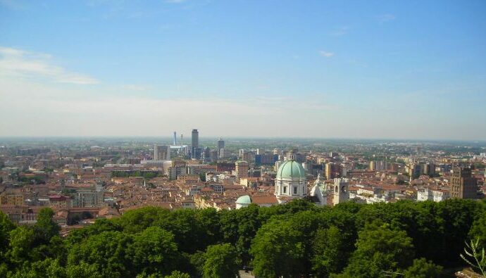 Brescia, le agenzie del Tpl «appese» a Milano