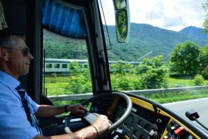 Stop al regio decreto, anche stranieri alla guida dei bus