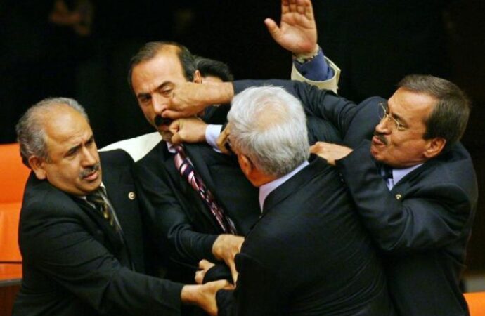 Giornate di fuoco per il TPL, è tutti contro tutti