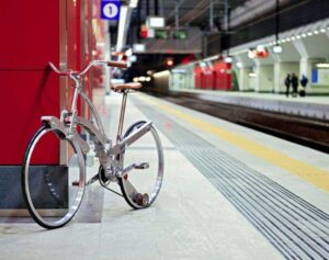 Mobilità del futuro: dalla bici senza raggi alle city car ibride