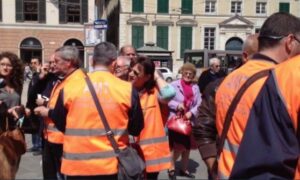 Verifica intensiva a Genova con le pettorine arancioni