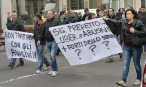 Perché i tassisti ce l’hanno con Uber?