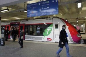 Scandalo in Francia: i nuovi treni sono troppo larghi