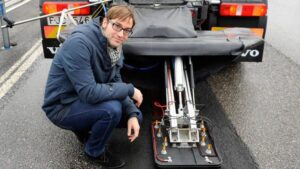 Strada elettrica Volvo ‘ricarica’ bus elettrico in corsa