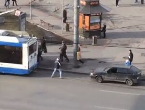 Si “attacca al tram” ma…