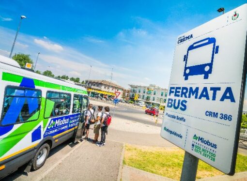 Nuovo look per le fermate bus di Crema