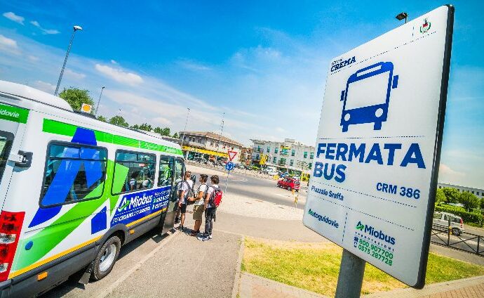 Nuovo look per le fermate bus di Crema