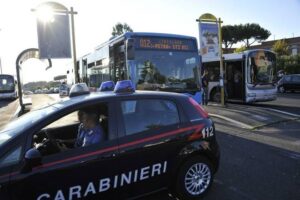 Autista Atac fa scendere tutti e si chiude nell’autobus