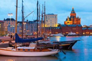 Helsinki capitale della mobilità sostenibile: entro 10 anni città senza auto